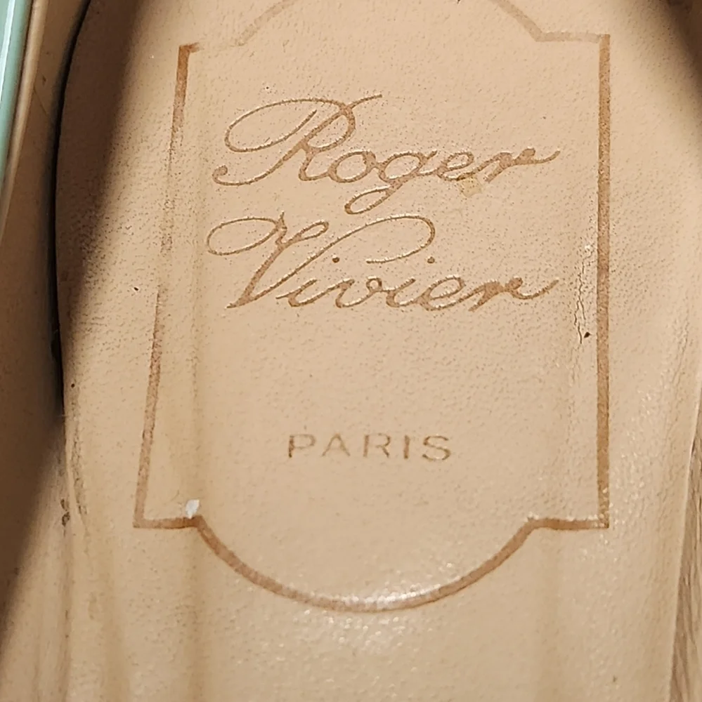 Roger Vivier Patent Flats SZ 36‎